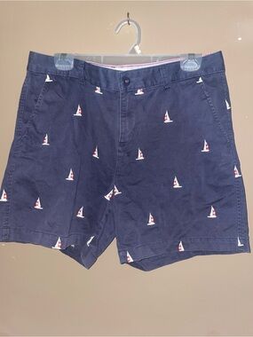 Bass Heritage Collection Navy Shorts with Red & White Sailboat Embroidery Sz 10